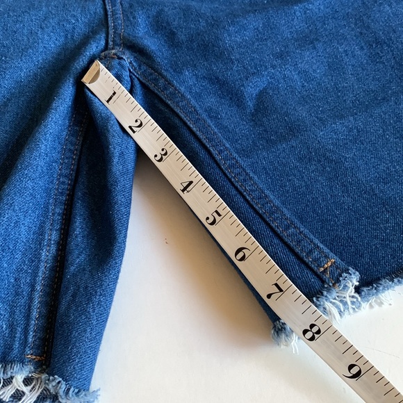 NWT BDG UO Tori Mid Rise Denim Jort Size 24 - Picture 12 of 14